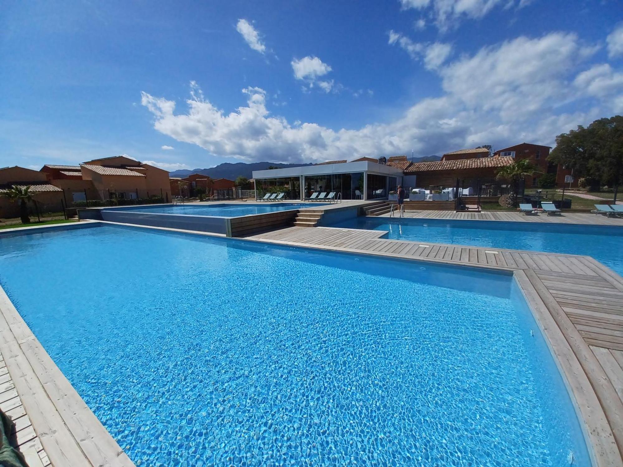 91, T2 A Avec Piscines, Proche
