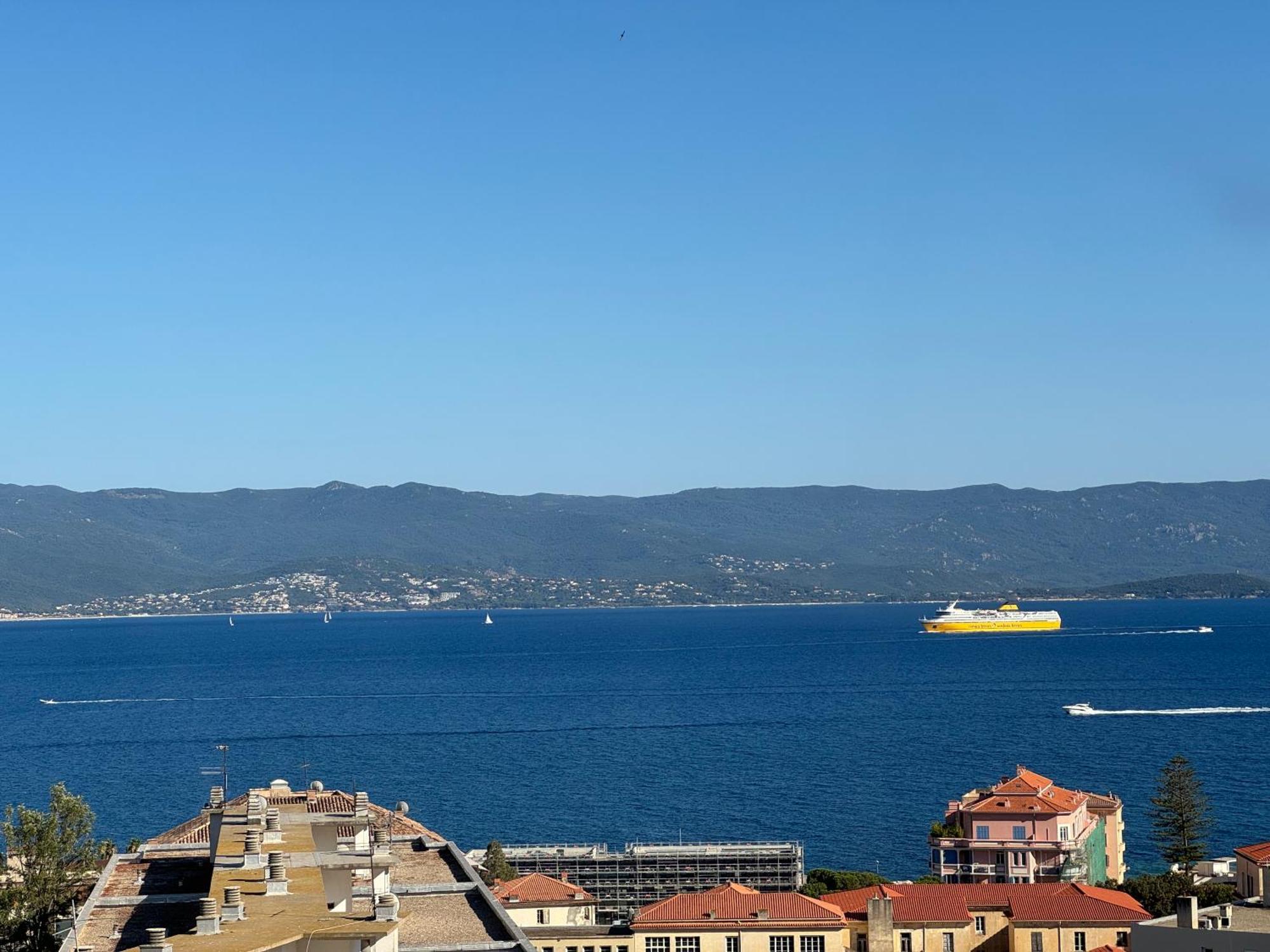Centre Cosy Et Spacieux Avec Climatisation, Grande Terrasse Et Vue Ajaccio (Corsica)