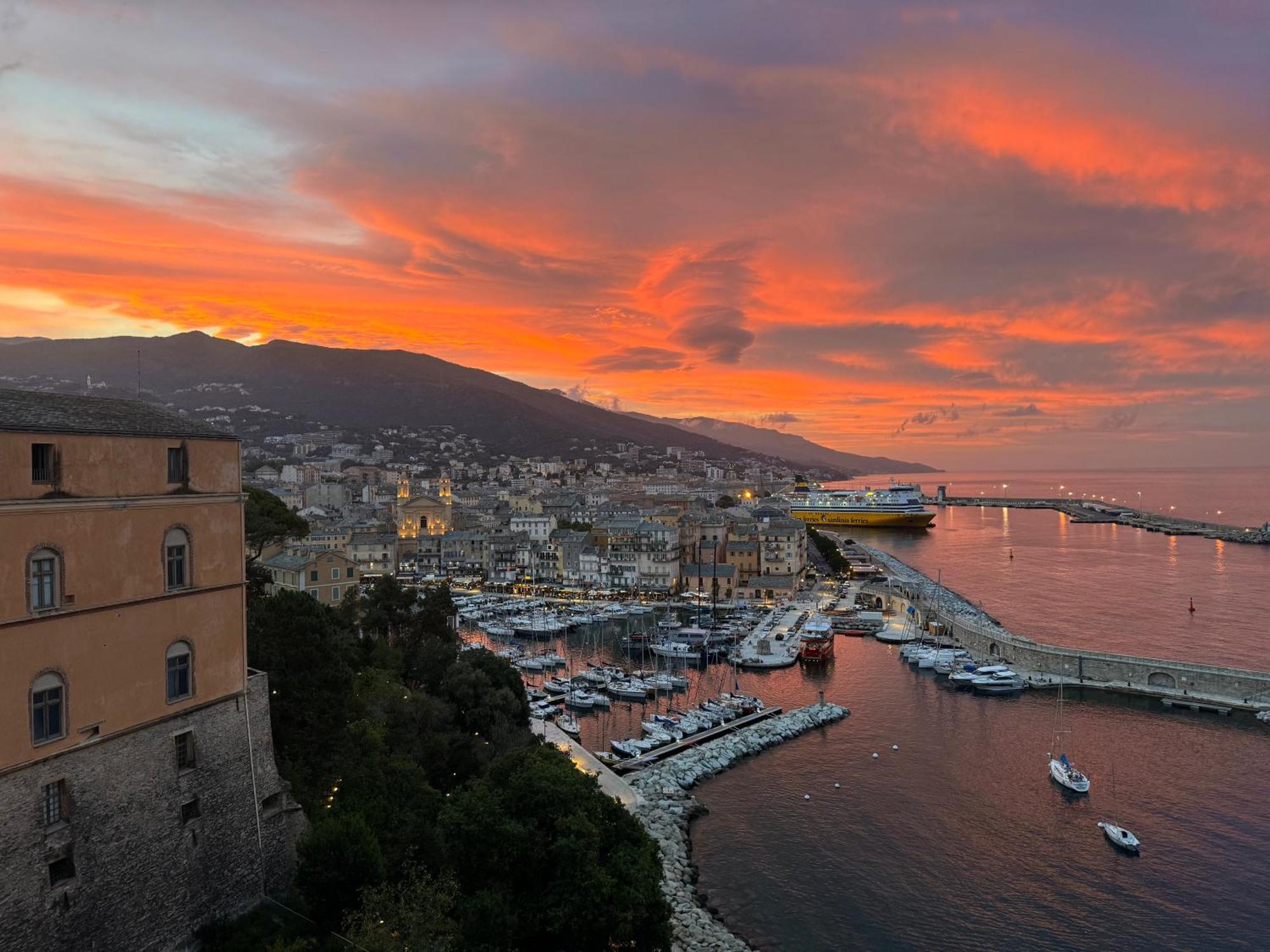 Apartment Casa Mare Bel Appartement, Vue Et Vieux Port Citadelle