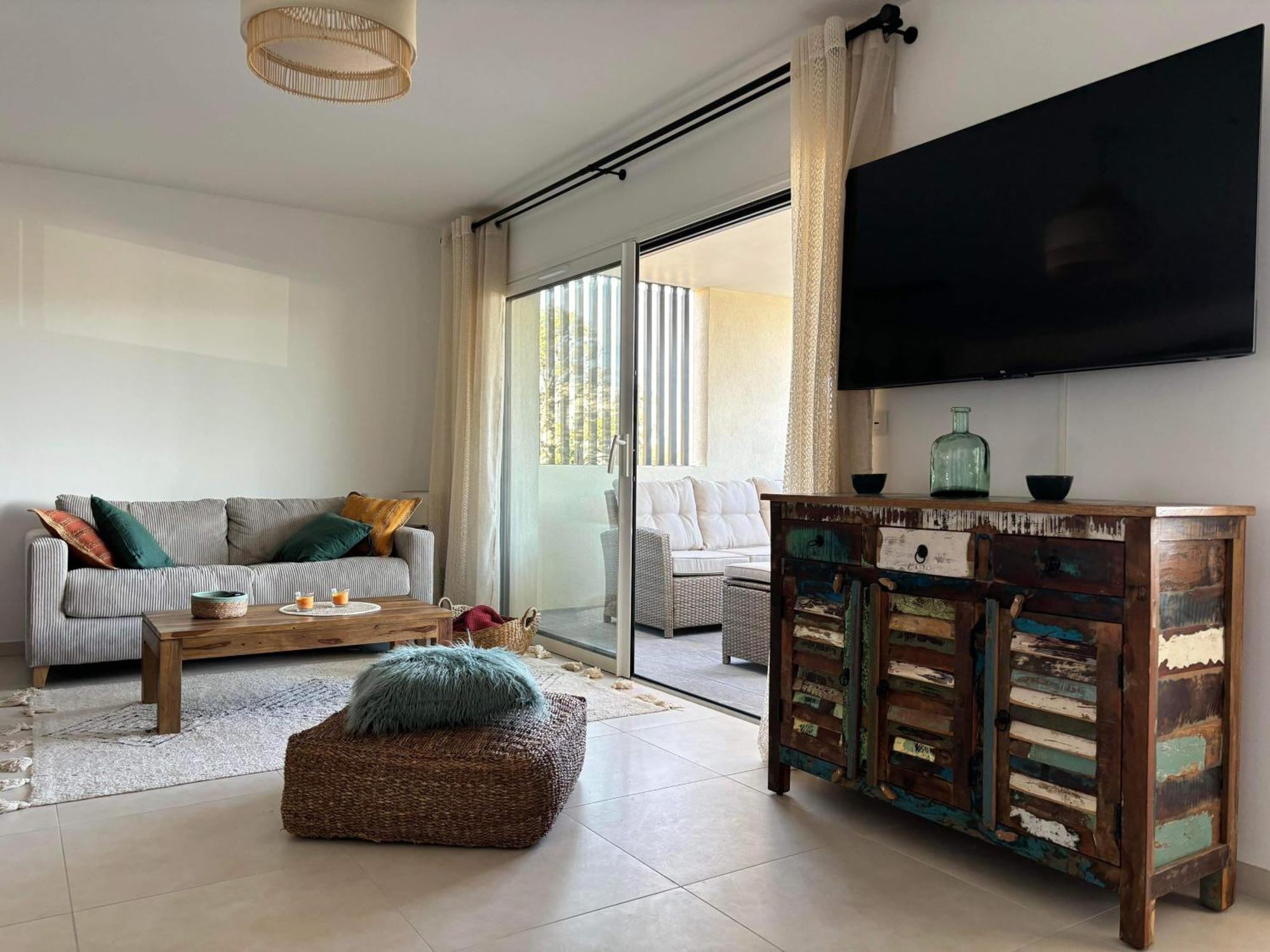 Apartment Sejour De Charme A Vue Et Montagne En T3 Residentiel Avec Piscine Calvi (Corsica)
