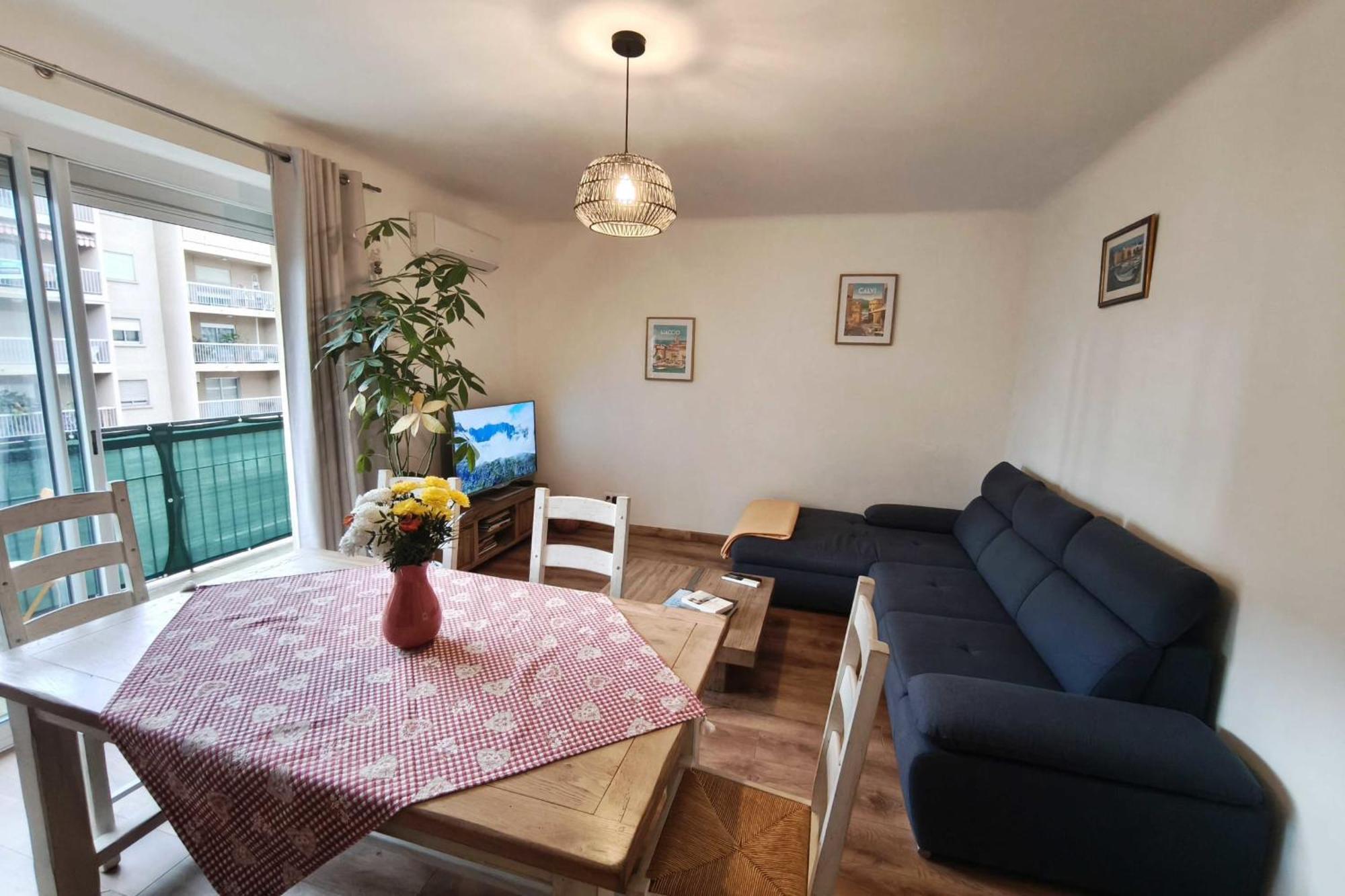 Charming T3 With Balconies In