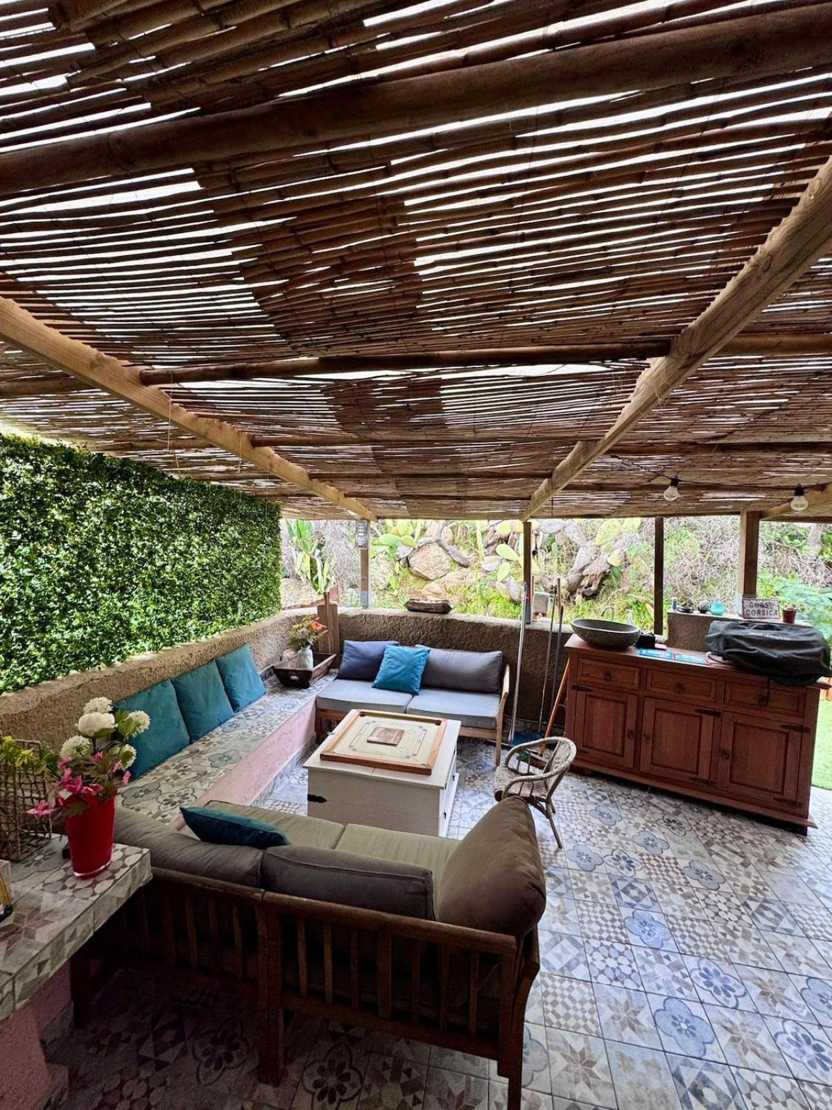Holiday home Maisonette Les Pieds Dans L'Eau