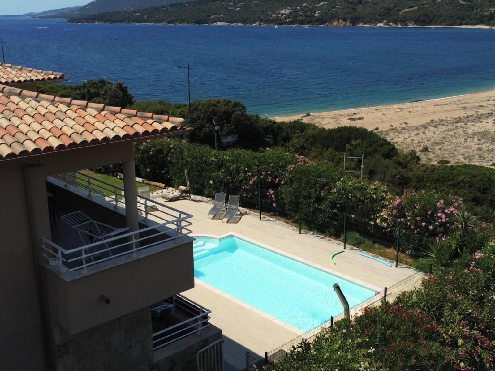 Avec Piscine A 50 M De La Apartment *
