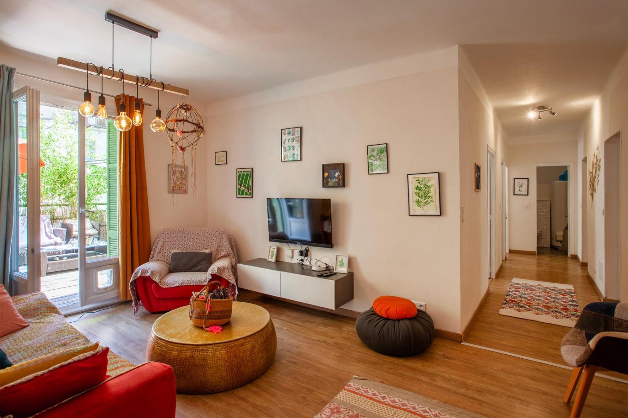 Grand-appartement-centre-bastia Apartment