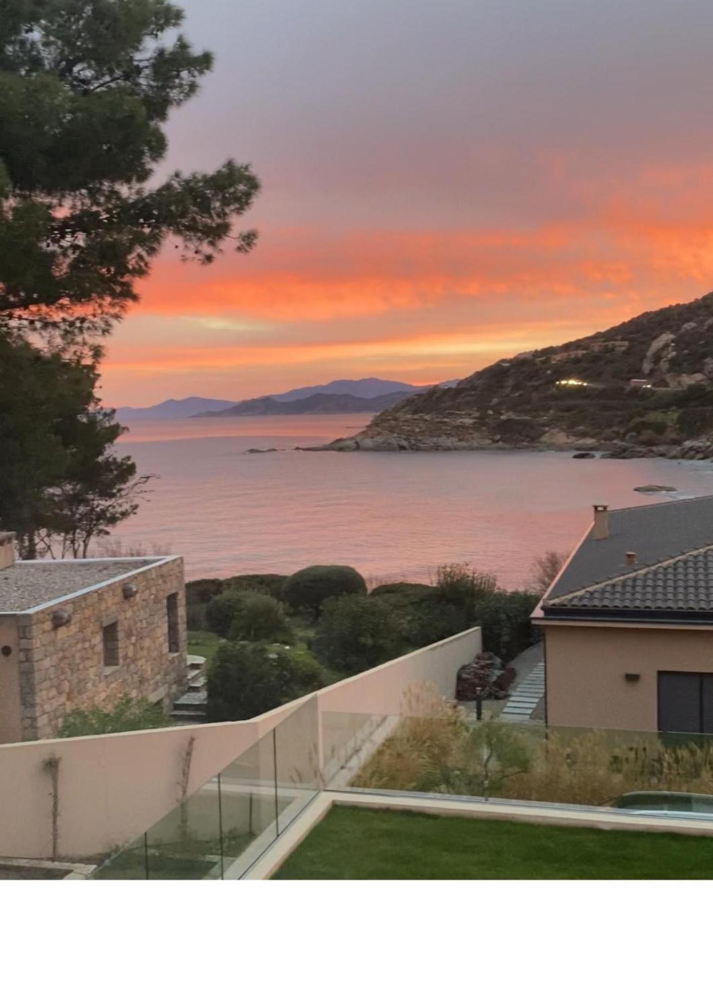 Sublime Vue Pieds Dans L'eau Villa