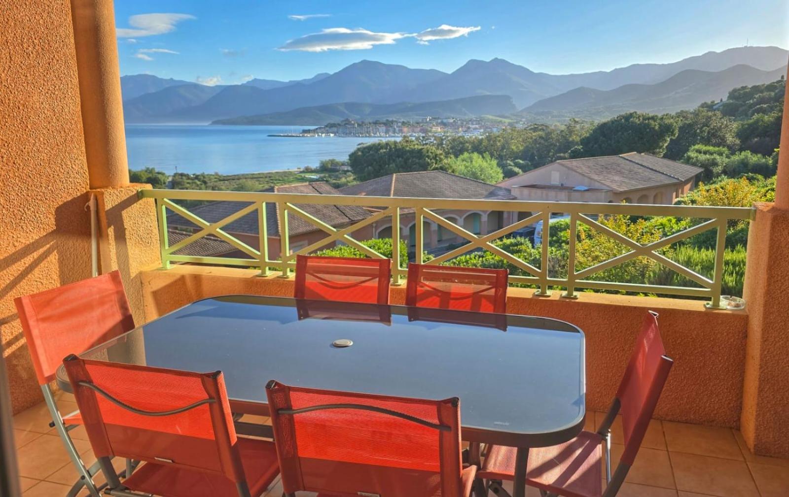 T3 Avec Terrasse Et Vue Panoramique Sur Le Golfe De Saint-florent, A 300m De La De La Roya
