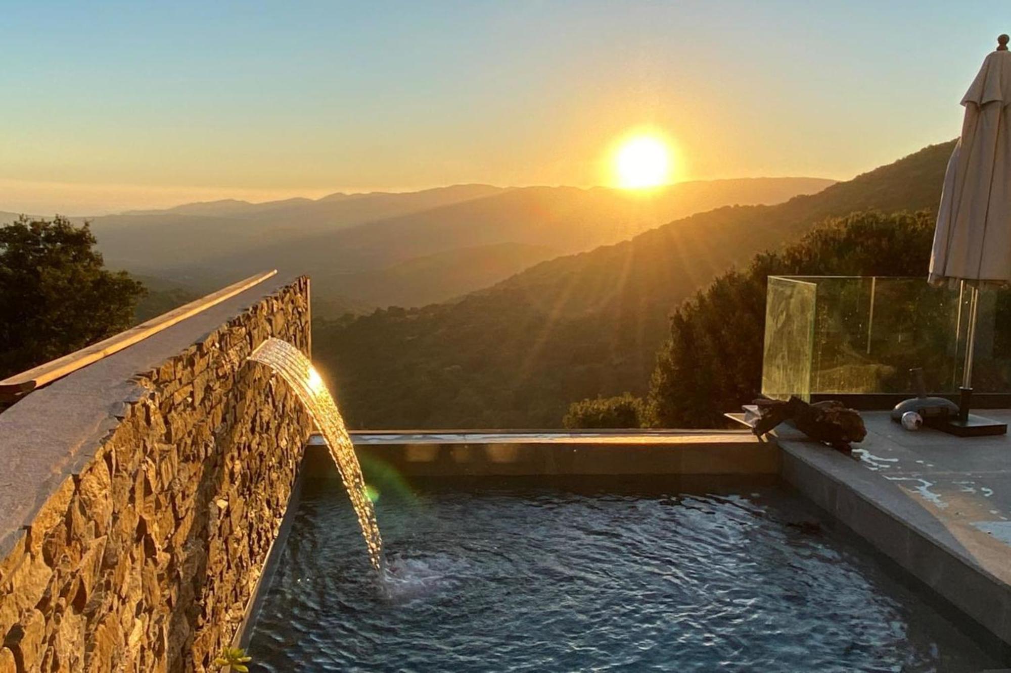Climatisee Vue Piscine Privee Chauffee Wifi 810 Personnes * Sollacaro