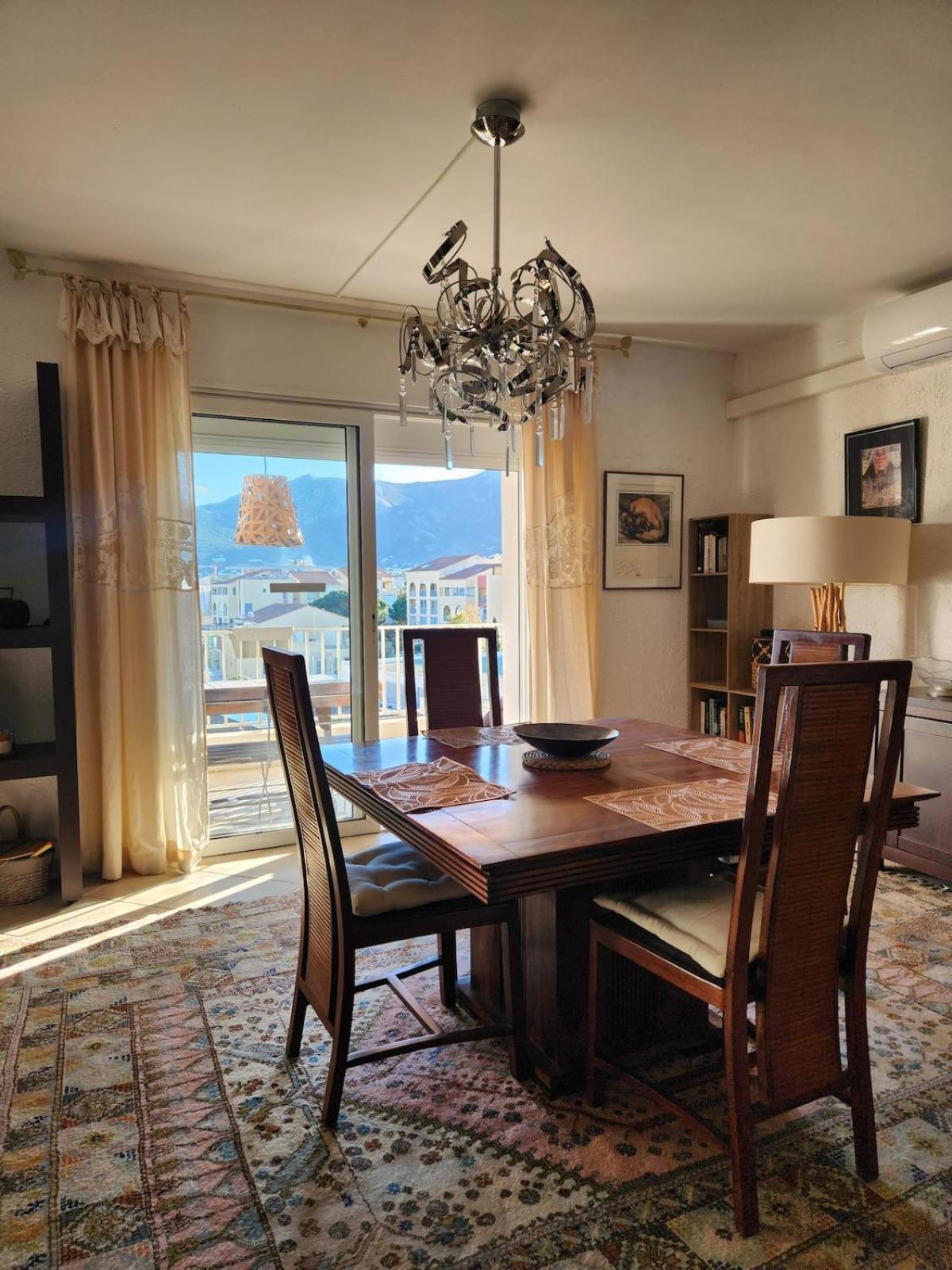 Centre De Apartment
