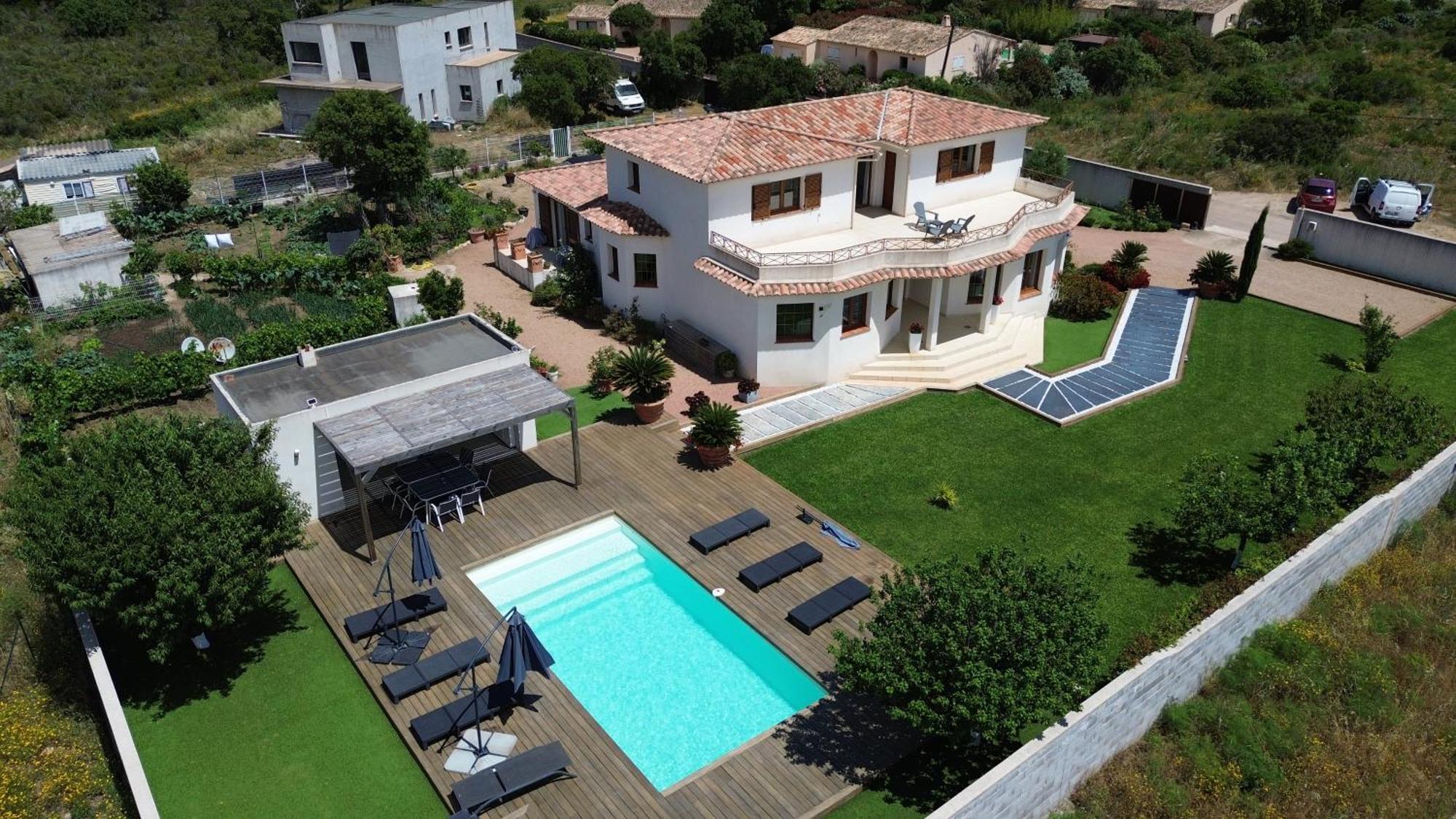 Avec Piscine A Villa Lecci