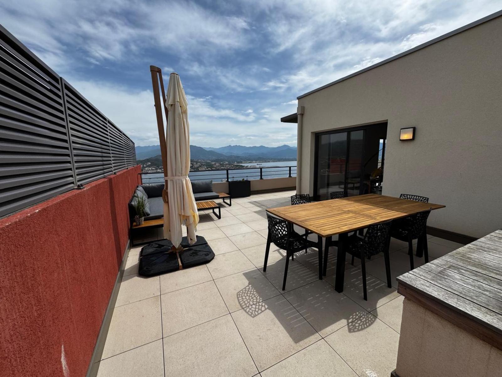 Superbe T3 Avec Rooftop Vue Et Montagne アパート アジャクシオ
