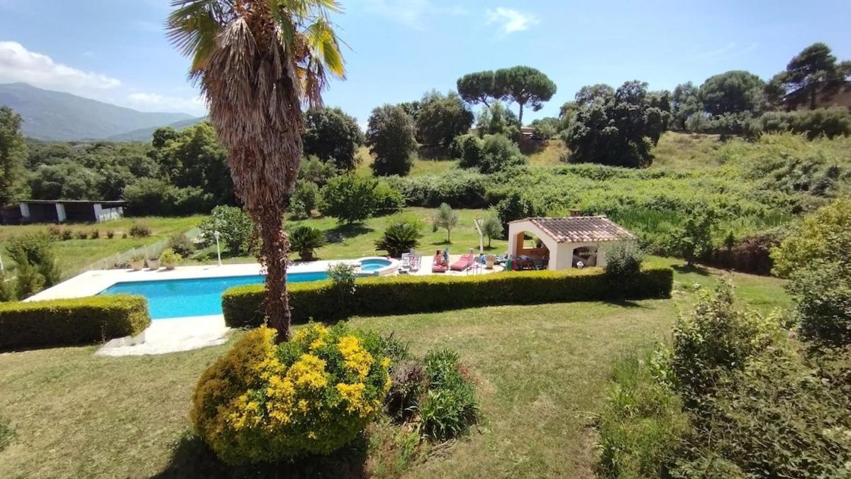 Charming With Pool Bastelicaccia