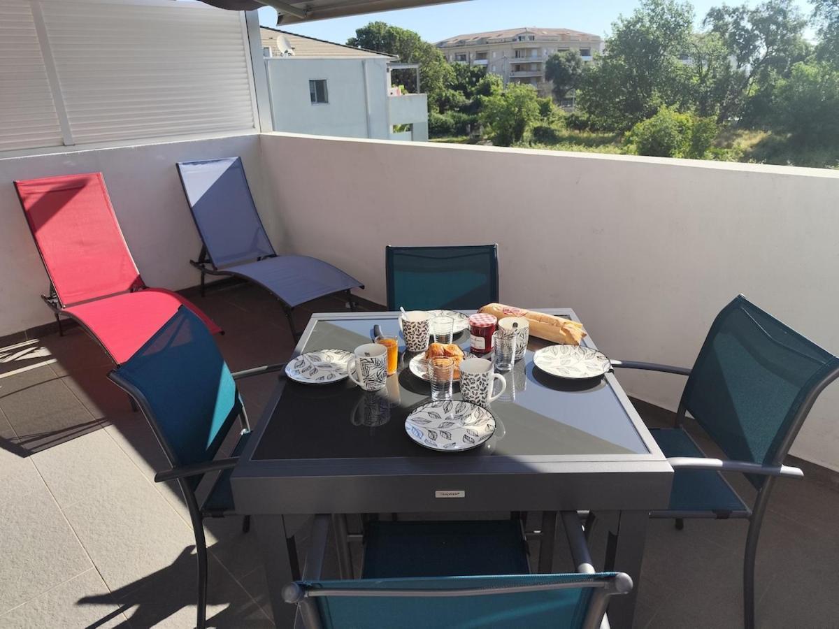 T2 Equipe Avec Belle Terrasse Face アパート *