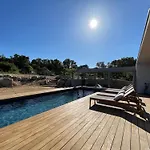 La Villa Luxury Green Patio