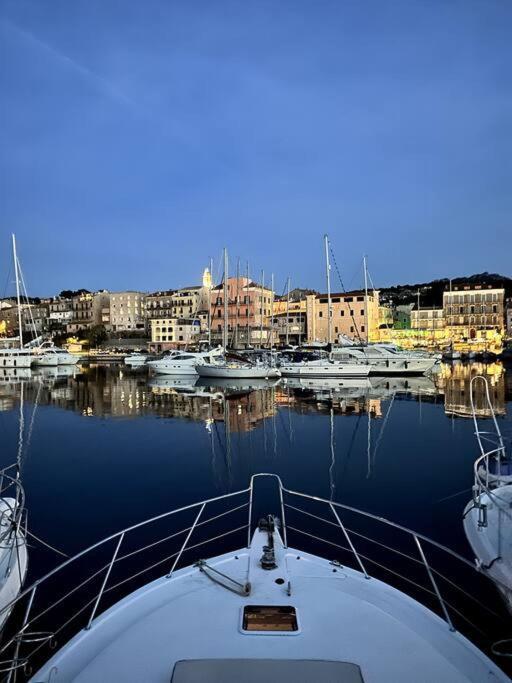 Úszó hotel Bateau Vedette 14 Metres Propriano