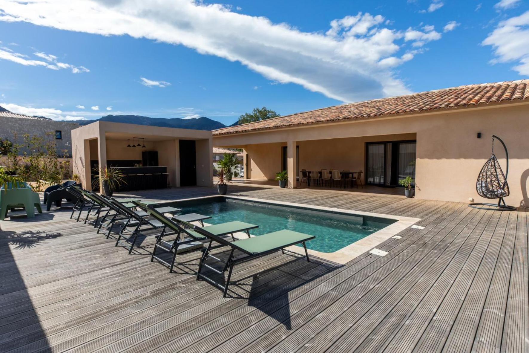 Superbe Villa, Piscine Chauffee, Jacuzzi